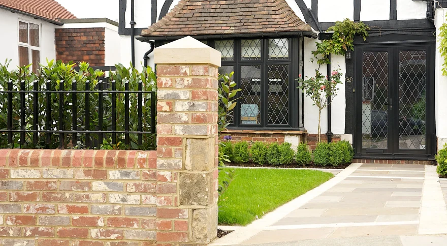Refined Reception garden image 1