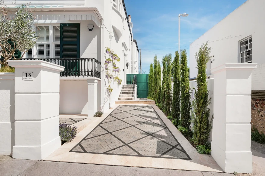 Regency garden image 1