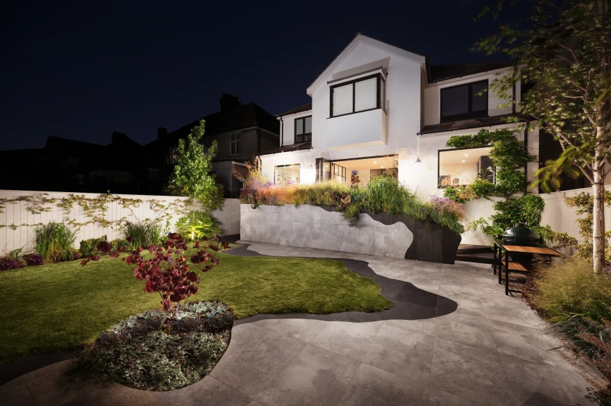 Atmospheric garden image 1