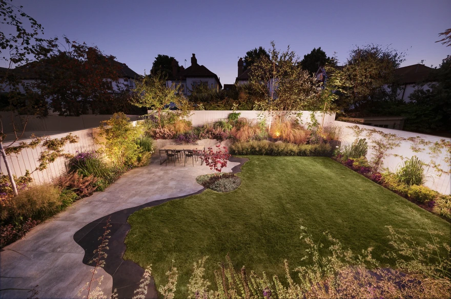 Atmospheric garden image 3
