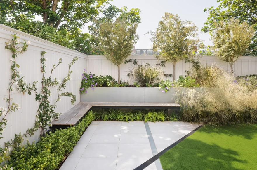 Townhouse Escape garden image 5