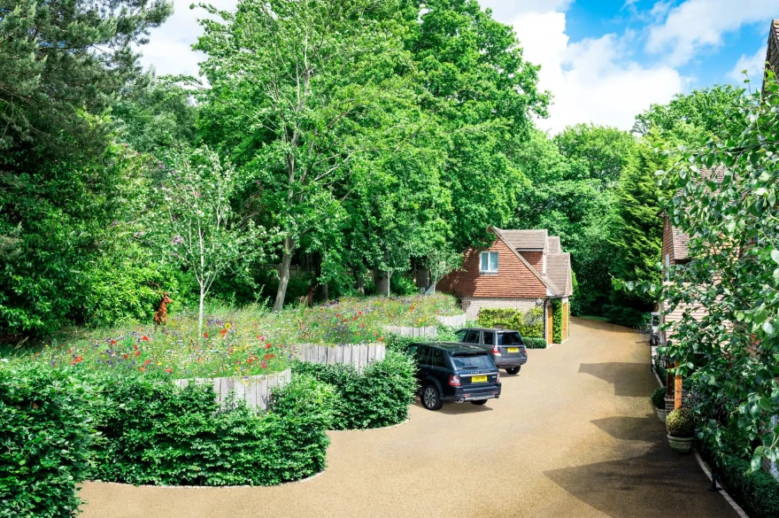 Serpentine garden image 1