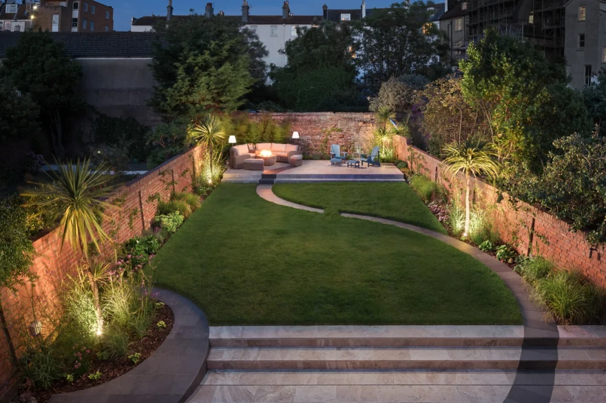 Crescent garden image 1