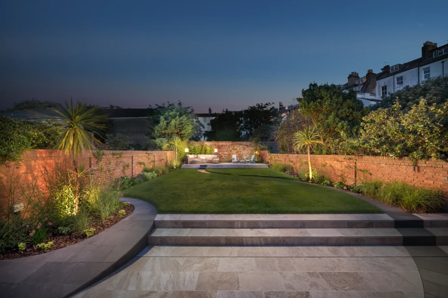 Crescent garden image 3