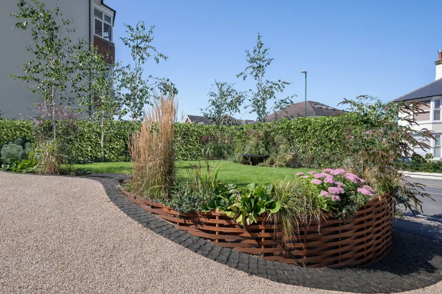 Interwoven garden image 2