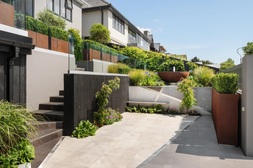 Intersecting Welcome garden image 2