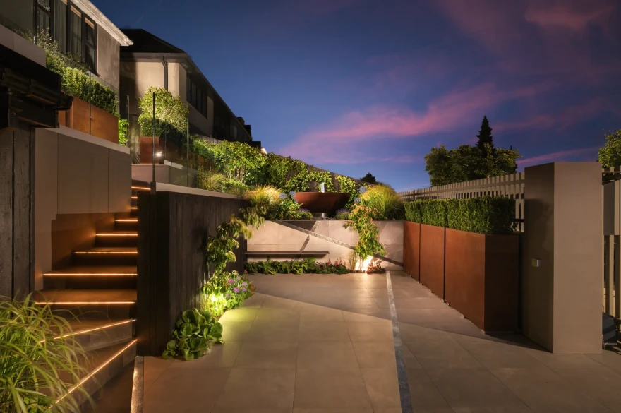 Intersecting Welcome garden image 3