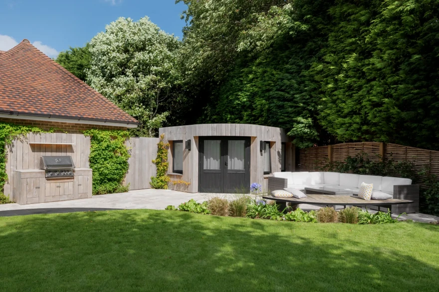 Curving Timeless Garden Office garden image 2