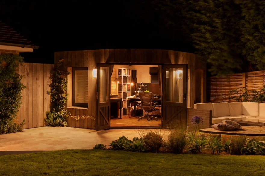 Curving Timeless Garden Office garden image 3